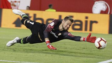 El Sevilla fichó al portero Vaclik al ver una foto suya leyendo