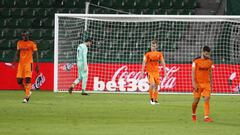 Diakhaby, Jaume, Lato y Gay&agrave;, tras el primer gol del Elche.