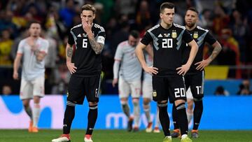 (L-R) Argentina&#039;s midfielder Lucas Biglia, Argentina&#039;s midfielder Giovani Lo Celso and Argentina&#039;s defender Nicolas Otamendi react after Spain&#039;s sixth goal during a friendly football match between Spain and Argentina at the Wanda Metro