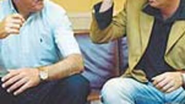 <b>ENCUENTRO EN AS</B>. Martín Delgado y Josu Uribe contrastaron sus puntos de vista sobre el derby.