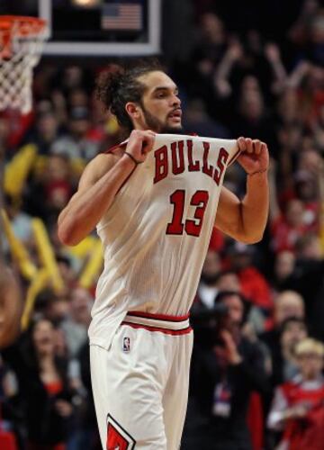 Joakim Noah celebra el triunfo ante Miami.