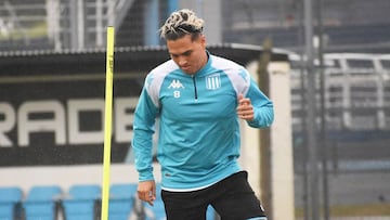 Juan Fernando Quintero durante un entrenamiento de Racing.