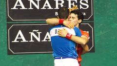Altuna se abraza a Dar&iacute;o al final del partido