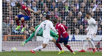 Griezmann supera a Keylor Navas para vencer 0-1 en el Santiago Bernabéu.