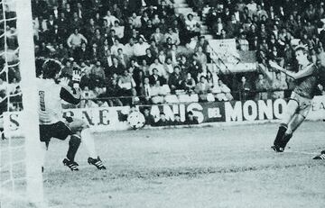 En plena borrachera de juego y esperanzas hispanas. Maceda que hab赤a tenido la desgracia de desviar involuntariamente, a los veinticuatro minutos de la primera parte, el disparode Demanuele que vali車 el inquietante 1-1, se tom車 la revancha y estableci車, a los diecis谷is del segundo tiempo, el 6-1 con este ca?onazo a bocajarro que fue a estrellarse a las redes.
