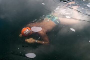 Alexandre Voyer entrena en el canal Ourq en Pantin, cerca de París. La temperatura del agua está a 5ºC