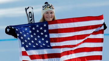 FILE PHOTO: Lindsey Vonn holds a U.S flag after winning the gold medal in the women's Alpine Skiing Downhill race at the Vancouver 2010 Winter Olympics in Whistler, British Columbia February 17, 2010. REUTERS/Mike Segar/File Photo