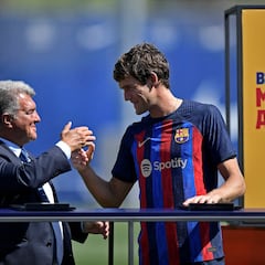 Oficial: Marcos Alonso, un año más