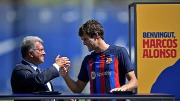 Soccer Football - Champions League - FC Barcelona unveil Marcos Alonso - Ciutat Esportiva Joan Gamper, Barcelona, Spain - September 6, 2022  New FC Barcelona player Marcos Alonso with FC Barcelona president Joan Laporta during the presentation REUTERS/Pablo Morano