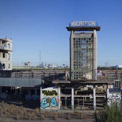 El arte urbano de Itmustbelove86 crea la fábrica fantasma de Lim