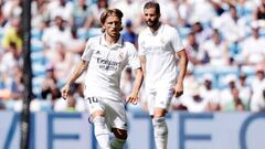 Luka Modric, con Nacho al fondo, en un partido del Real Madrid.