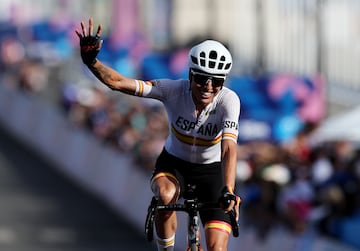 La corredora estadounidense se lleva la prueba de ciclismo en ruta femenino tras un ataque espectacular acometido a tres kilómetros de la línea de meta. Medalla de plata para la belga Kopecky y bronce para la neerlandesa Vos. Mavi García termina sexta.