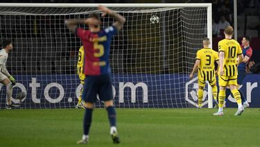 Se juntó el trío de ataque para fabricar el segundo. Lamine puso el centro, Raphinha cabeceó al segundo palo y el polaco la empujó.
