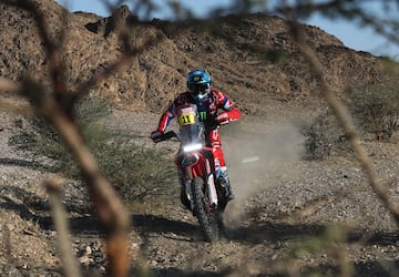 El piloto José Ignacio Cornejo del equipo Monster Energy Honda, dio un paso adelante al vencer con contundencia la Etapa 7 del Rally Dakar 2024.