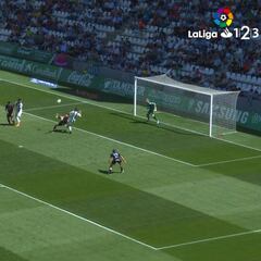 La chilena del Huesca que va a dar la vuelta al mundo... ¡por lo extraña!