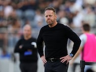 LOS ANGELES, CALIFORNIA - APRIL 19: Head coach Marc Dos Santos of the Los Angeles Football Club reacts during the first half against the San Jose Earthquakes at BMO Stadium on April 19, 2026 in Los Angeles, California. Kevork Djansezian/Getty Images/AFP (Photo by KEVORK DJANSEZIAN / GETTY IMAGES NORTH AMERICA / Getty Images via AFP)