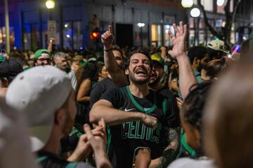 La algarabía en Boston tras ganar el 18º anillo