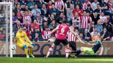 Kolbeinnn Sigthorsson marcó así el primer gol del Ajax.