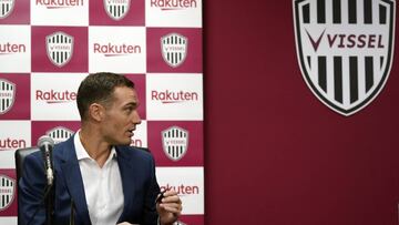 Thomas Vermaelen, durante su presentaci&oacute;n con el Vissel Kobe.