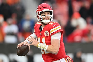 Carson Wentz will make his first start for the Chiefs.