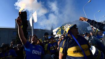 Aficionados durante un banderazo.