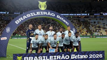Soccer Football - Brasileiro Championship - Fluminense v Gremio - Estadio Maracana, Rio de Janeiro, Brazil - January 28, 2026 Gremio players pose for a team group photo before the match REUTERS/Ricardo Moraes