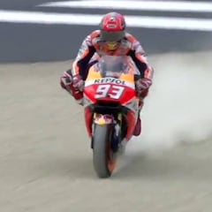 Espectacular salvada de Marc Márquez a más de 300 km/h