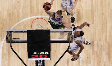 El Unicaja se pasea ante un Fuenlabrada en colapso