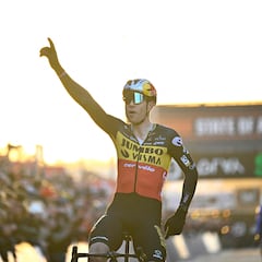 Van Aert se la devuelve a Van der Poel en un final para recordar