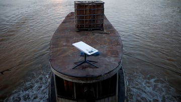 Elon Musk’s Starlink satellite internet will be available for cellphones. With this service, mobile users can get a signal in remote areas and dead zones.