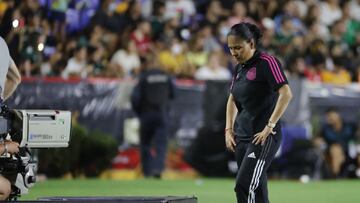 Soccer Football - Concacaf Women Championship - Group A - Mexico v United States - Estadio Universitario, Monterrey, Mexico - July 11, 2022 Mexico coach Monica Vergara looks dejected after the match REUTERS/Pilar Olivares