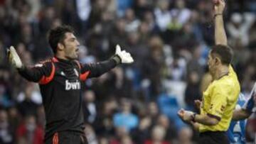 Adán no está de acuerdo con su expulsión.