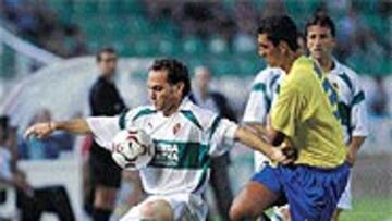 <b>PAREJA LETAL</B>. La afición franjiverde confía en los goles del dúo atacante formado por Nino y Moisés.