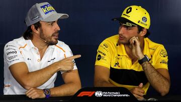 Fernando Alonso y Carlos Sainz en la rueda de prensa de la FIA en Barcelona.