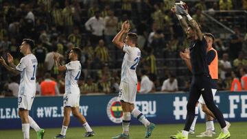 Jugadores del Dynamo de Kyiv festejan un triunfo en la UEFA Champions League.