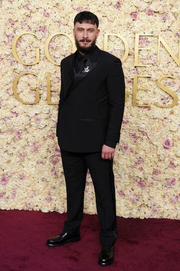 Richard Gadd posa durante la alfombra roja de los Globos de Oro 2025 celebrados en el Hotel Beverly Hilton de los Ángeles.
 