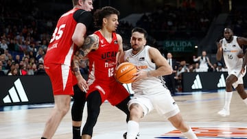 Facundo Campazzo, base del Real Madrid, entra a canasta.