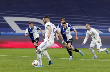 3-0. Karim Benzema marca de penalti el tercer gol.