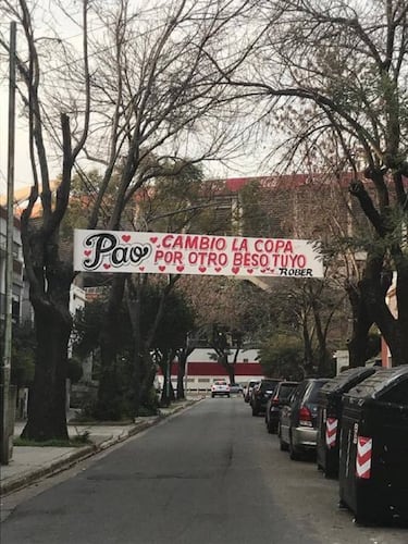 La historia de los pasacalles en la cancha de River sumó un nuevo capítulo ¡y la ligó Tevez!