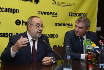 El presidente del Cádiz Manuel Vizcaíno y Alfredo Relaño en la presentación.