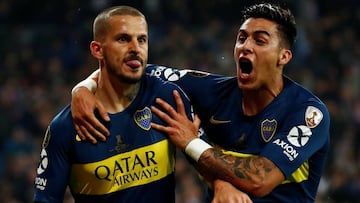 Los jugadores de Boca Juniors, Dar&iacute;o Benedetto y Cristian Pav&oacute;n, en la final de la Copa Libertadores.