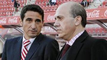 <b>EL WENGER SEVILLISTA.</b> El presidente del club del Nervión ha afirmado que el técnico continuará muchos años en el equipo.