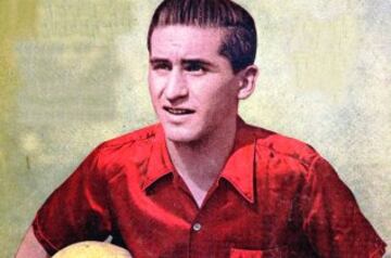 Gol 100: Atilio Cremaschi a Uruguay (3-1) el 08-05-1949.