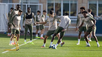 Los jugadores entrenándose, ayer.
