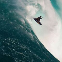 Al nivel de Nazaré: los mejores posts de Instagram sobre las olas gigantes de Hawái