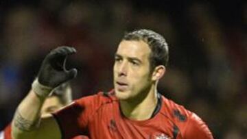 Urko Vera celebra el primer de sus dos goles en la victoria del Mirandés ante el Barça B (1-3).