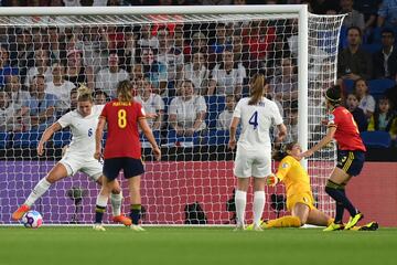 0-1. Esther González marca el primer gol.