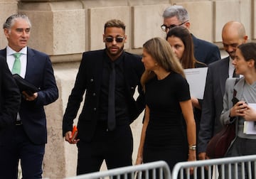 Hoy comienza el juicio del fichaje de Neymar por el Barça. Al jugador brasileño se le piden cinco años de prisión por presunta corrupción y estafa. También están acusados Sandro Rosell y Josep María Bartomeu.