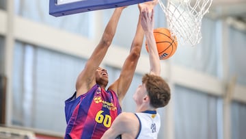 Mohamed Dabone, pívot del Barcelona, ante el Baxi Manresa en la Liga U.