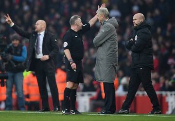 Referee Jonathan Moss orders Arsene Wenger, Manager of Arsenal to leave from the touchline during the Premier League match between Arsenal and Burnley